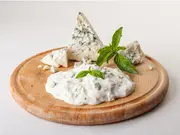 Strachatella cheese with blue cheese