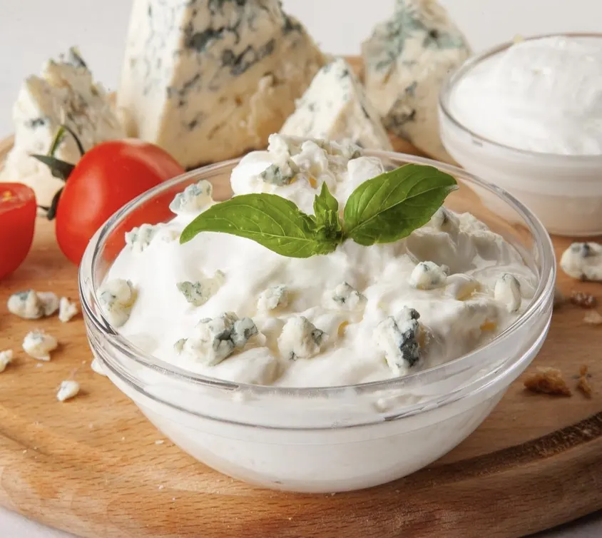 Strachatella cheese with blue cheese - Image 1